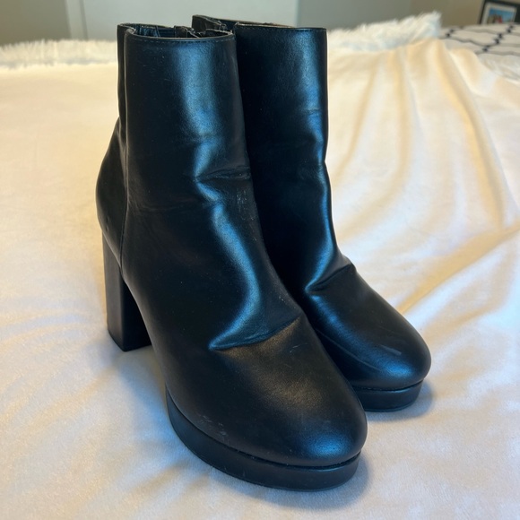 Forever 21 Black Heeled Ankle Boots - Picture 1 of 11